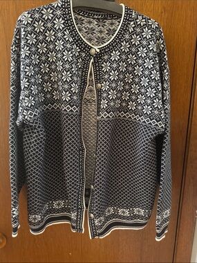 Black & White Nordic-Pattern Round-Neck Cardigan Sweater